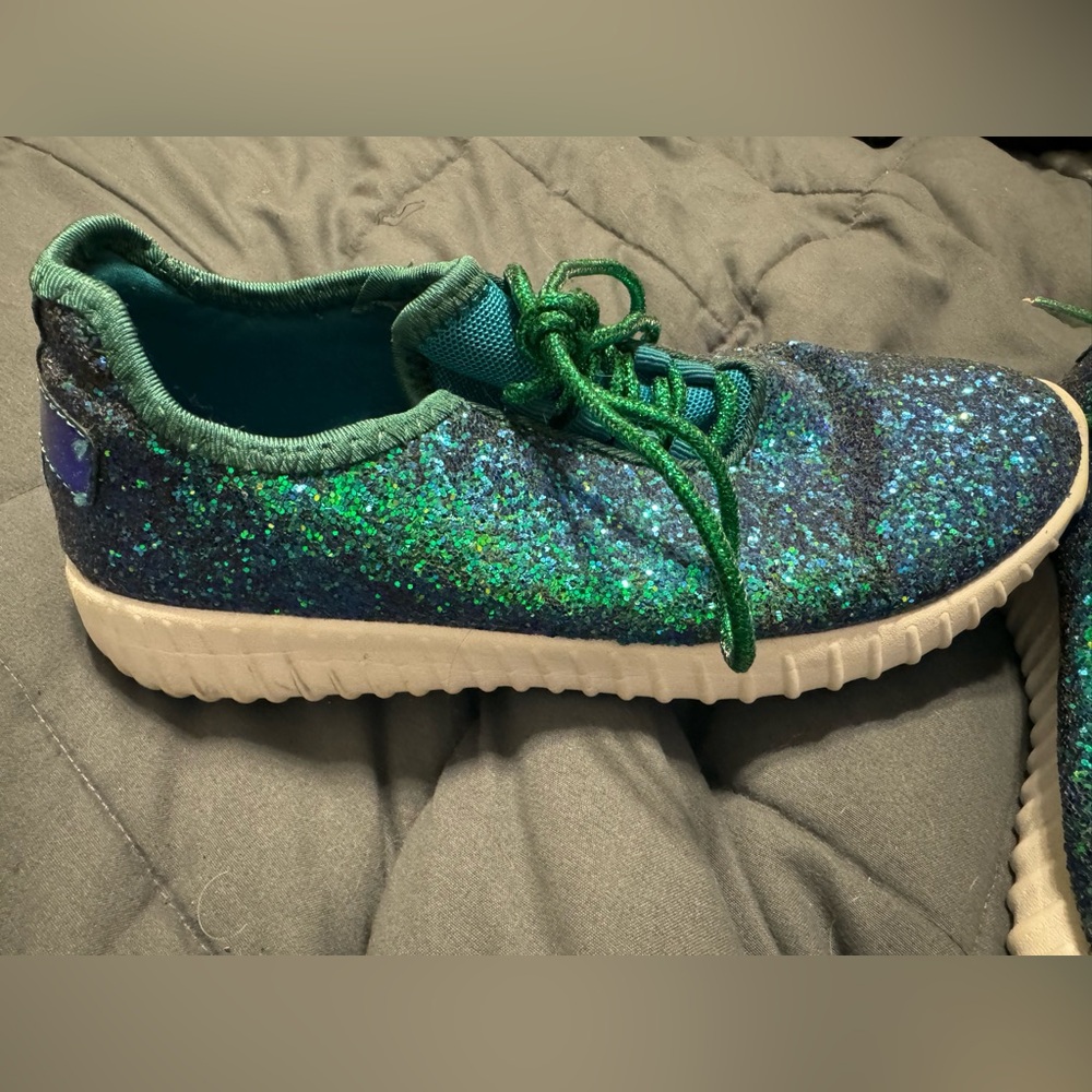 Iridescent green glitter sneakers, women’s size 7.5